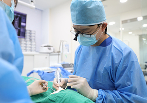  [23년03월] 고령자, 골다공증, 당뇨 환자 임플란트 시술 부작용 줄이려면? [서울이다움치과]